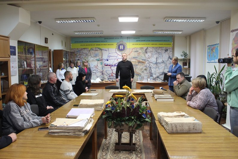 "Пам'ять мого роду": у Державному архіві Хмельниччини розпочався проєкт