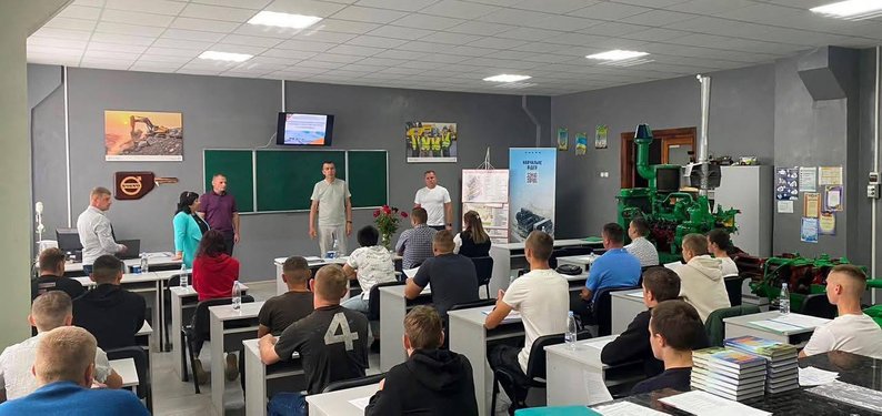 На Житомирщині цього року дипломи про освіту отримали 2 600 випускників училищ та коледжів На Житомирщині цього року дипломи про освіту отримали 2 600 випускників училищ та коледжів