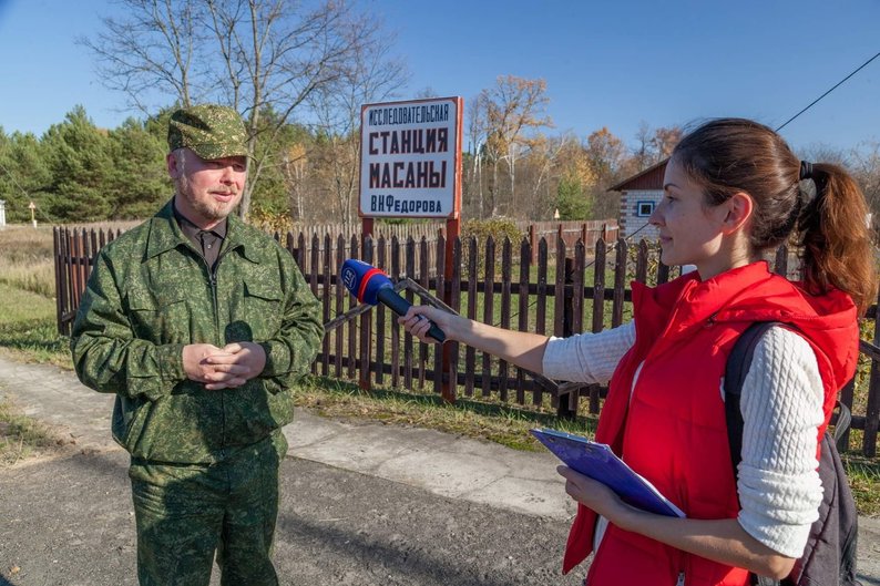 Кардаш робить матеріал із зони відчуження в Гомельській області для телеканалу "112 Україна". Білорусь, листопад 2019 року