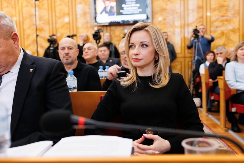 Як часто і до яких країн їздять у відрядження за кордон депутати Закарпатської обласної ради