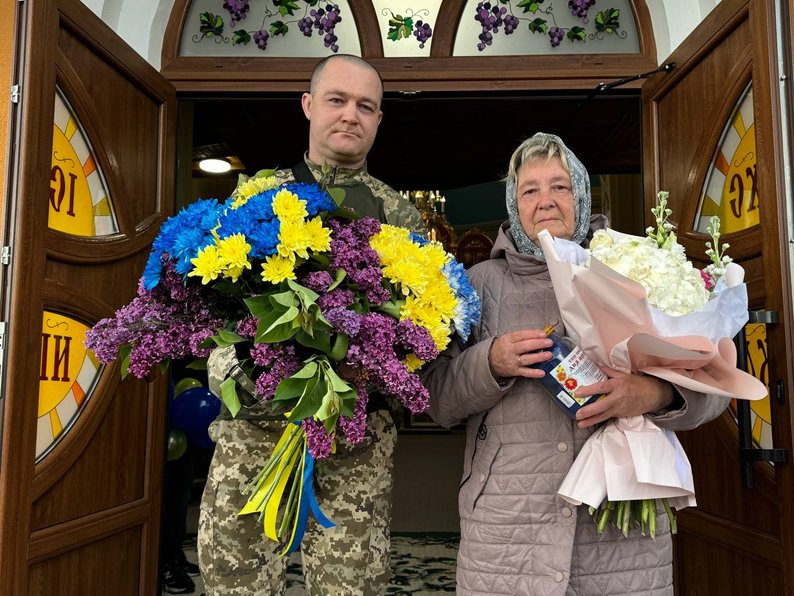 Олександр Складановський з матір'ю, Франківщина, полон, обмін, рф
