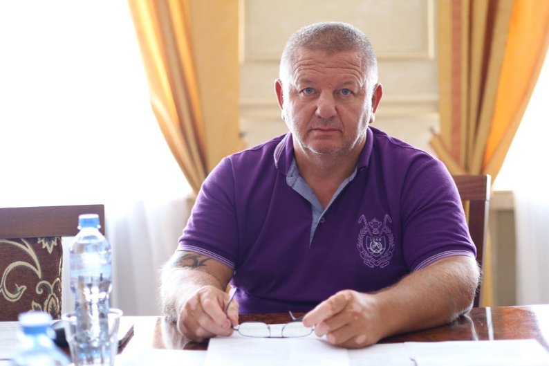 Як часто і до яких країн їздять у відрядження за кордон депутати Закарпатської обласної ради