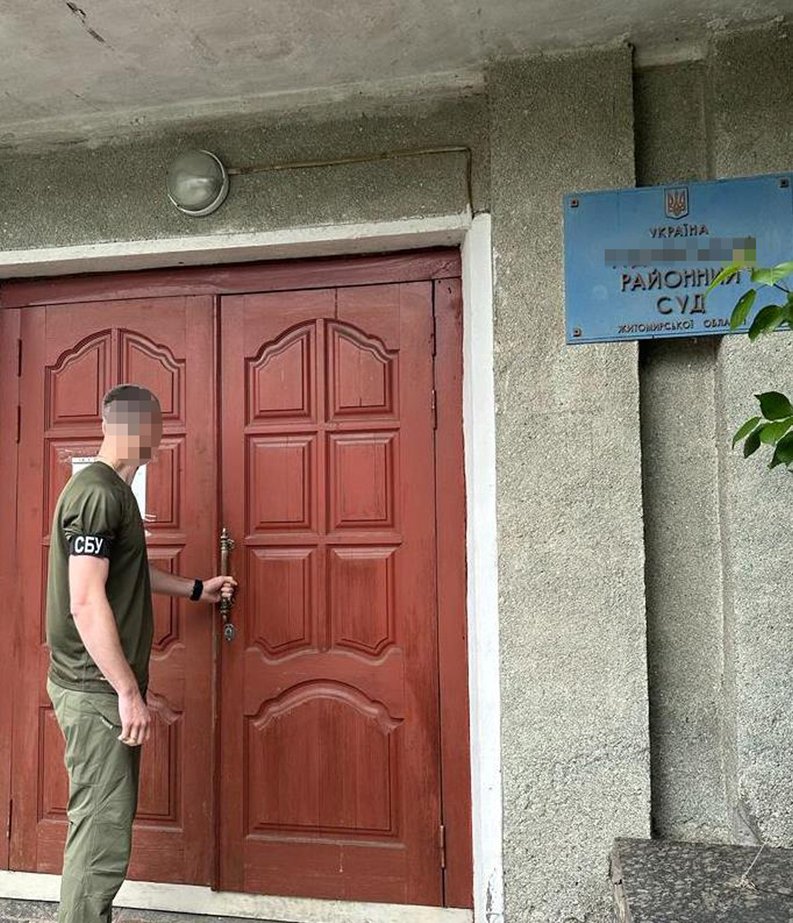На Житомирщині злочинне угруповання під керуванням посадовця прикордонного загону заволоділо 94 гектарами землі