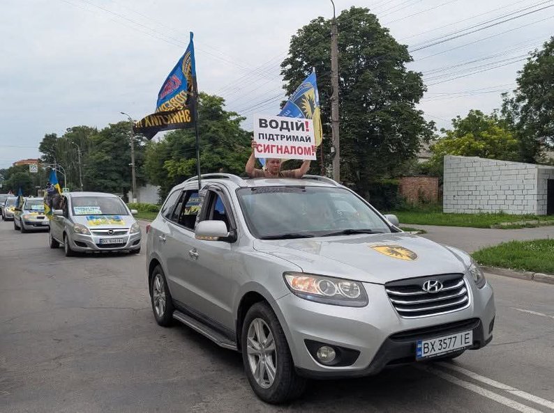"Дорога пам'яті": на Хмельниччині відбулись два автопробіги