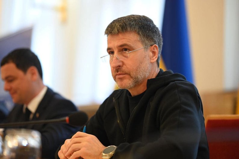 Як часто і до яких країн їздять у відрядження за кордон депутати Закарпатської обласної ради
