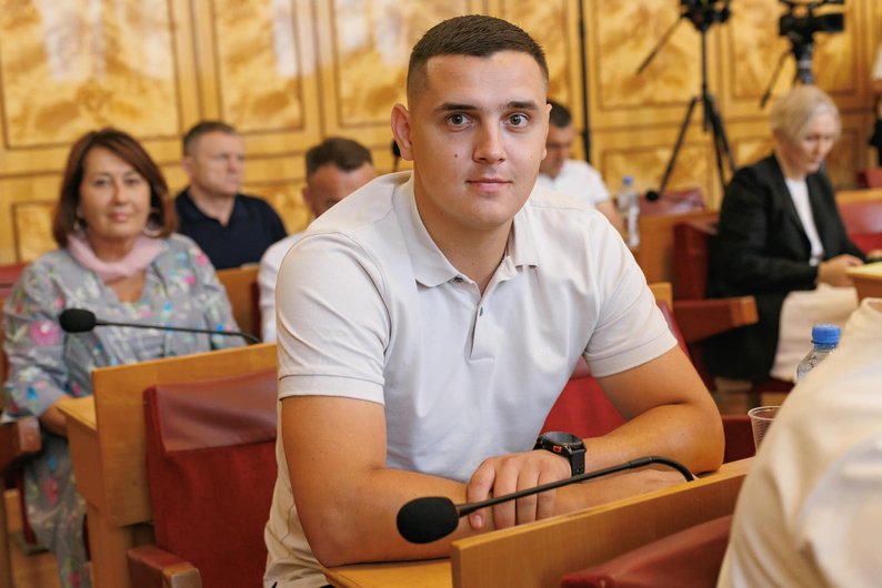 Як часто і до яких країн їздять у відрядження за кордон депутати Закарпатської обласної ради