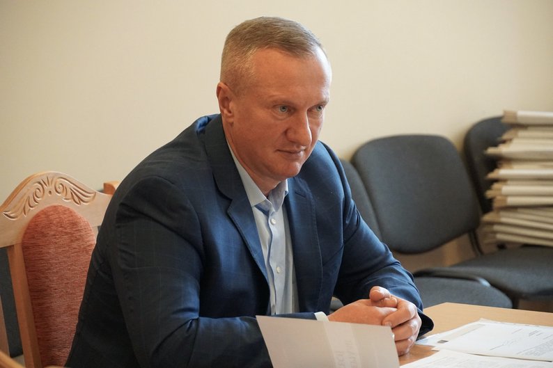 Як часто і до яких країн їздять у відрядження за кордон депутати Закарпатської обласної ради