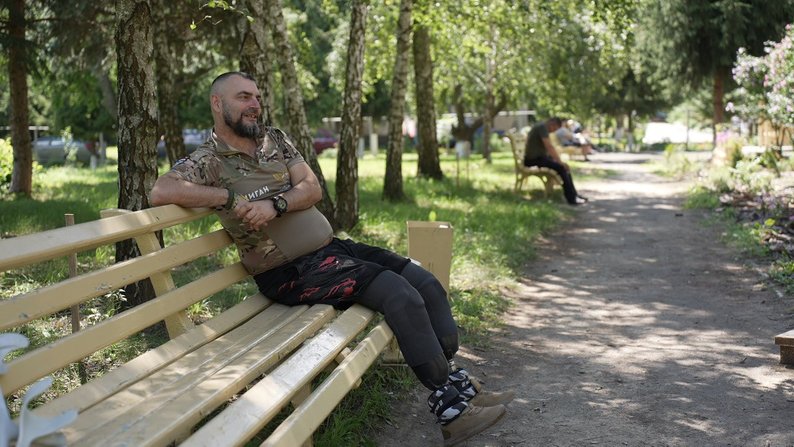 У полоні прострелили ноги й побратими носили його на руках: історія захисника Івана Жука з Вінниччини