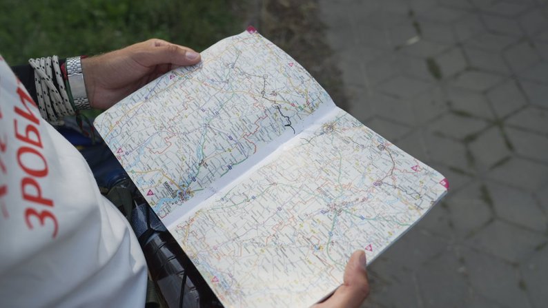 Понад 1200 км заради збору на протези військовим: у Вінниці побував волонтер "Спільнокроку" Артем Єрохін