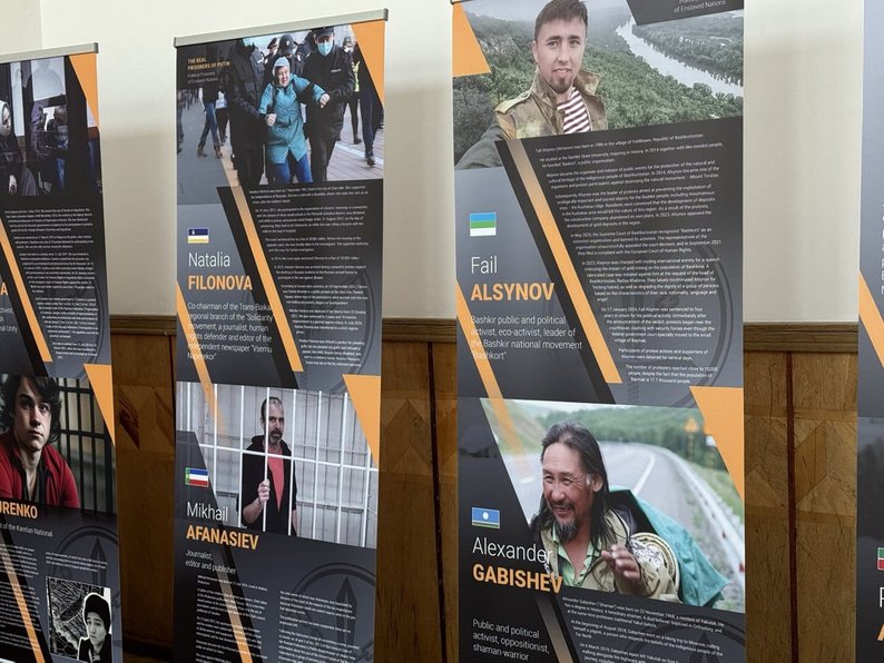 exhibition, banners, political prisoners