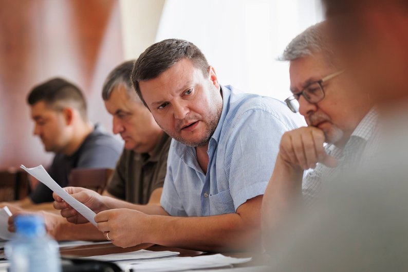 Як часто і до яких країн їздять у відрядження за кордон депутати Закарпатської обласної ради