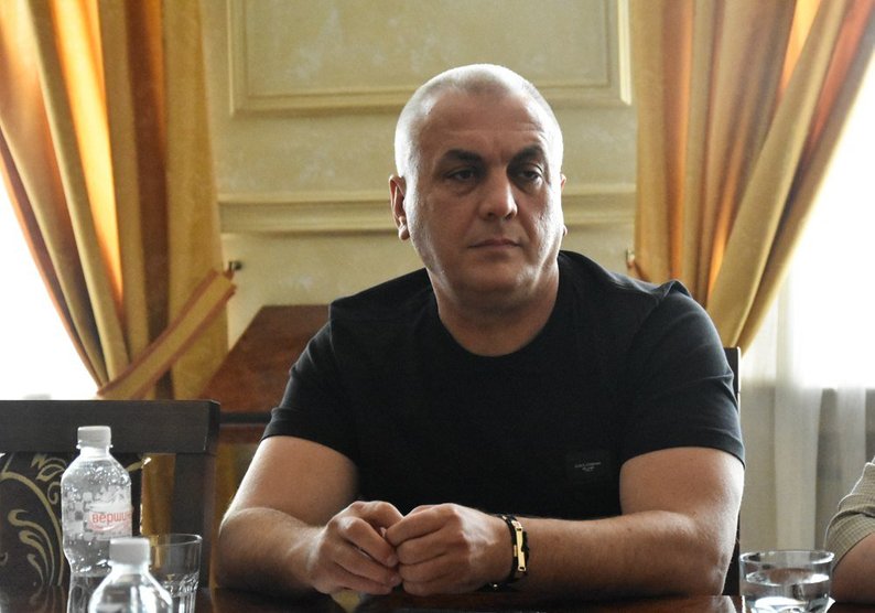 Як часто і до яких країн їздять у відрядження за кордон депутати Закарпатської обласної ради