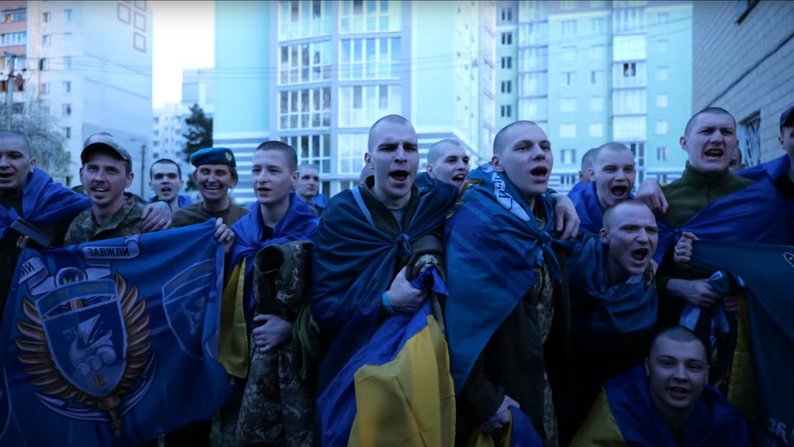 Повернувся з полону, а батько ще в неволі: історія морпіха з Миколаєва, який відновлюється на Вінниччині