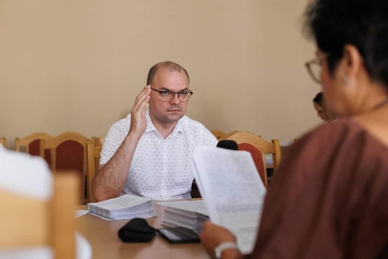 Як часто і до яких країн їздять у відрядження за кордон депутати Закарпатської обласної ради