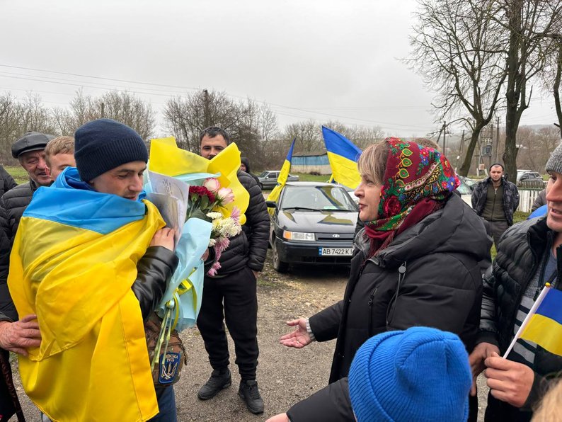На Вінниччині зустріли захисника, який пробув у полоні понад три роки