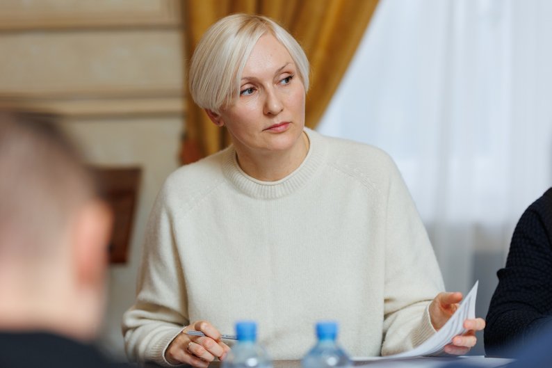 Як часто і до яких країн їздять у відрядження за кордон депутати Закарпатської обласної ради