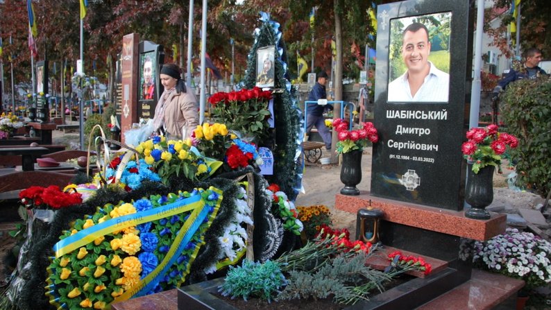 У Житомирі попрощалися із 37-річним воїном Максимом Шабінським У Житомирі попрощалися із 37-річним воїном Максимом Шабінським