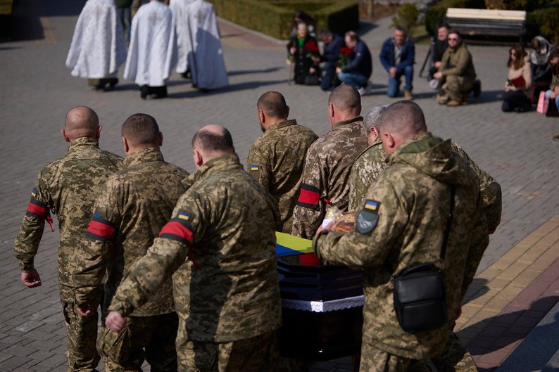Понад півтора року був зниклим безвісти: у Луцьку попрощалися з старшим солдатом Олексієм Федоренком