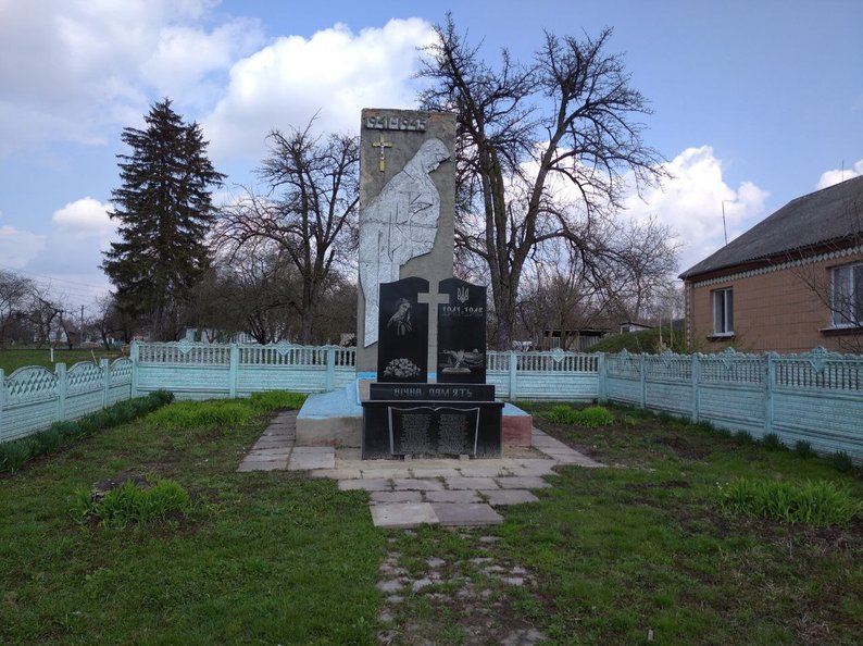 Пам'ятник жертвам УБН — демонтувати: у громаді на Рівненщині прийняли рішення щодо трьох монументів радянської доби