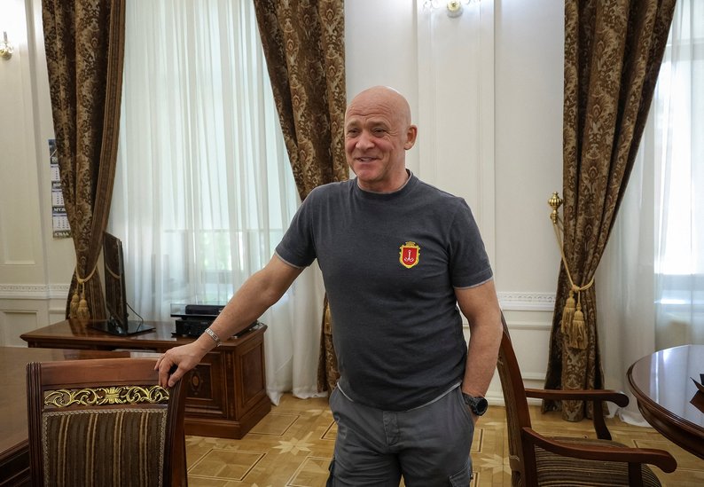 Мер Одеси Геннадій Труханов під час інтервʼю у своєму кабінеті, Одеса, 28 червня 2024 року