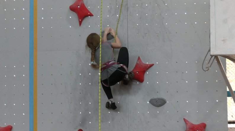In Cherkasy, free rock climbing classes are held for military children