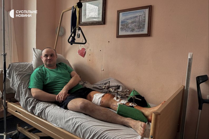 Поліцейський офіцер громади Олександр Шпак, який отримав поранення під час перестрілки у селі Нехворощ на Корсунщині. Зараз він відновлюється після операції у лікарні