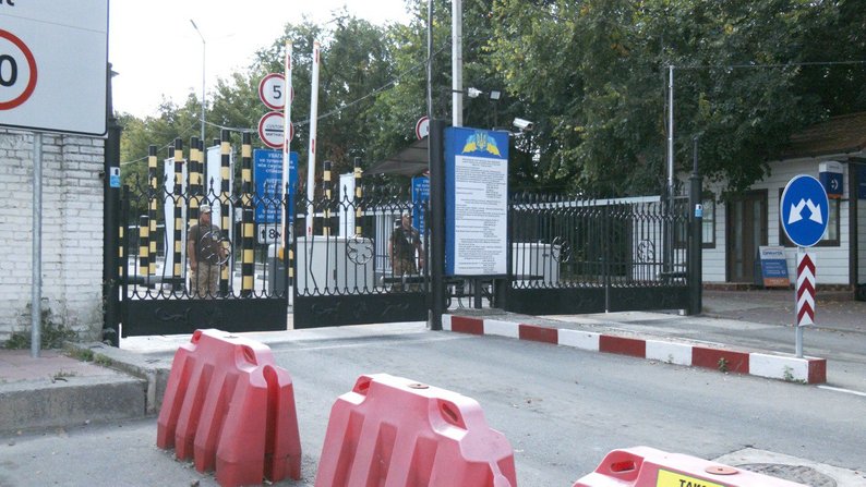 Нові правила виїзду для чоловіків 18-22 років за кордон: яка ситуація на пункті пропуску на Вінниччині