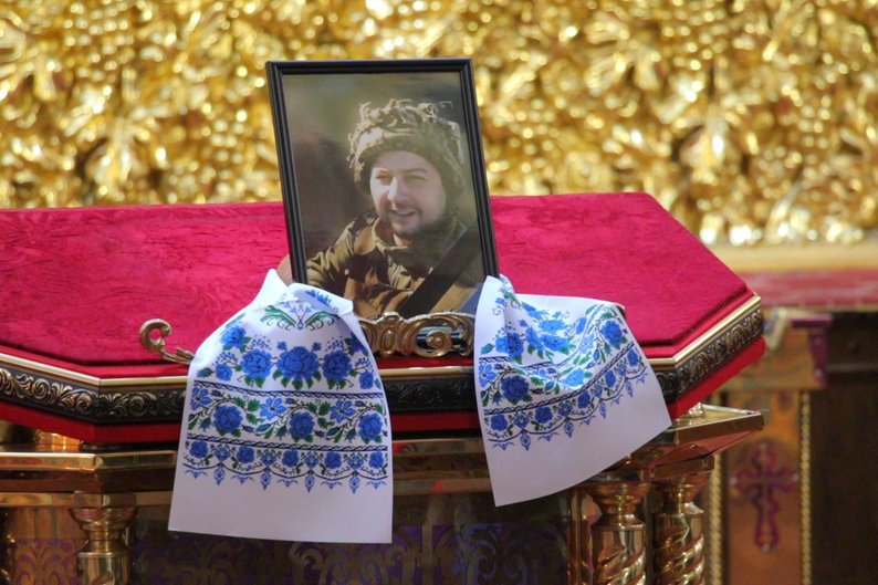 У Житомирі попрощалися із 37-річним воїном Максимом Шабінським У Житомирі попрощалися із 37-річним воїном Максимом Шабінським