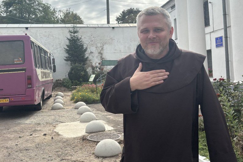 Фортечний мур Кармелітського монастиря в Бердичеві — під загрозою руйнування Фортечний мур Кармелітського монастиря в Бердичеві — під загрозою руйнування