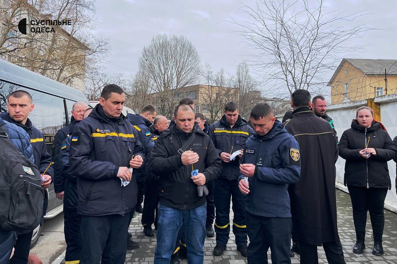 "Когось врятував, але не врятував себе": на Одещині поховали рятувальника, який помер після ракетного удару 15 березня