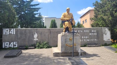 Пам'ятник радянському солдату у Сосновому
