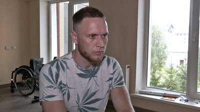 Пересіли на крісла колісні та долали бар'єри: у Луцьку організували тренінг для працівників медзакладів