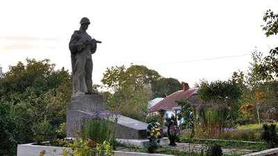 Пам'ятник радянському солдату у Клевані