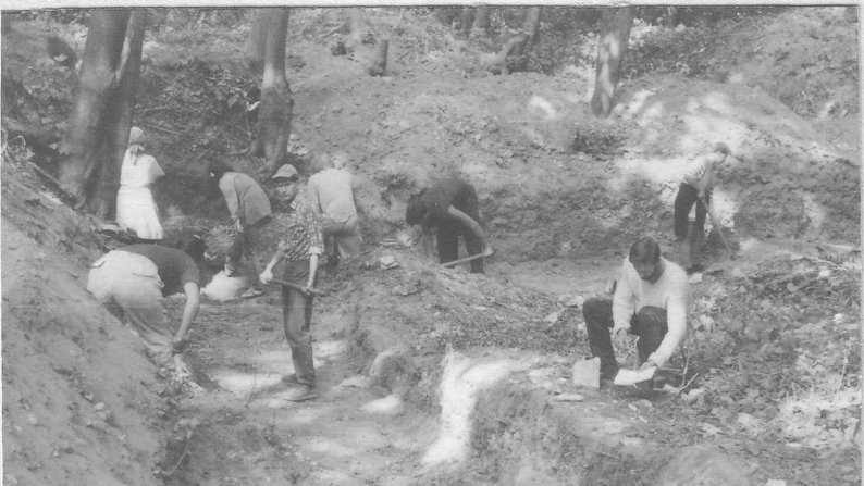 Перші археологічні дослідження на Гончарівці біля Батурина у 1995 році