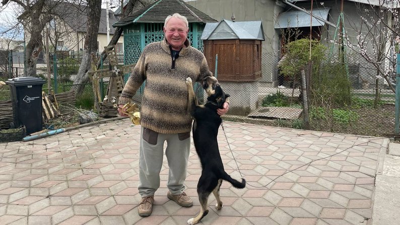 Григорій Вендичанський зі своїм собакою