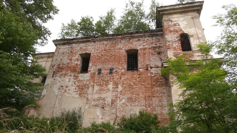 У Кукільниках на Івано-Франківщині руйнується 300-літній костел
