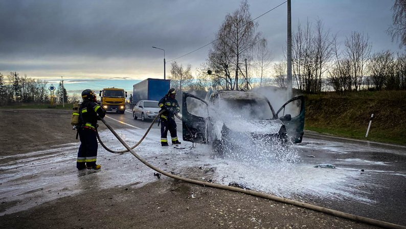 На Тернопільщини гасили пожежу автомобіля