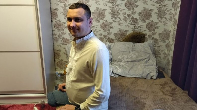 У Луцьку одружився поранений боєць, який втратив обидві ноги, захищаючи Україну