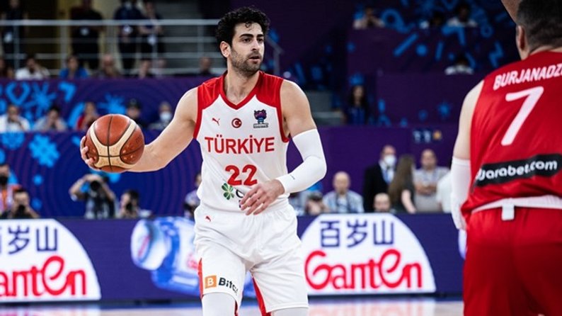 &quot;Приїхали грати в баскетбол, а не боксувати&quot;. Туреччина погрожує знятися з Євробаскета-2022 через напад на свого гравця