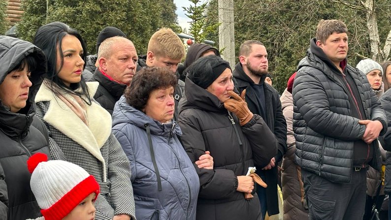 В Івано-Франківській громаді відкрили меморіальну дошку полеглому військовослужбовцю Віталію Дзібію