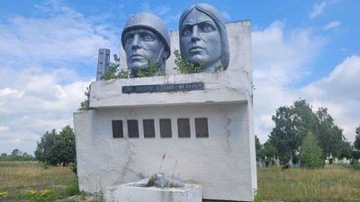 Пам'ятник радянським солдатам в Орв'яниці