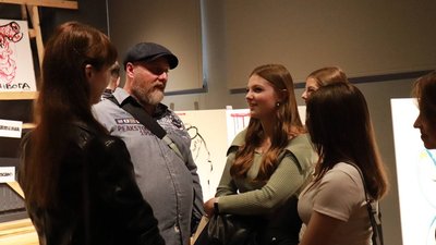 "Слова, які набули змісту": Нікіта Тітов представив у Франківську виставку графіки