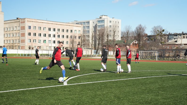 "Україна" та "Барса" провели товариський футбольний матч у Сумах