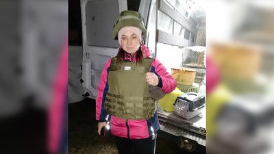 Зооволонтери роздавали собак, яких привезли з прикордоння Сумщини