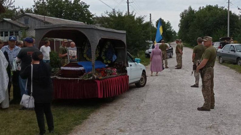 На Чернігівщині попрощалися з трьома військовими, які загинули під час боїв на Донеччині та Луганщині