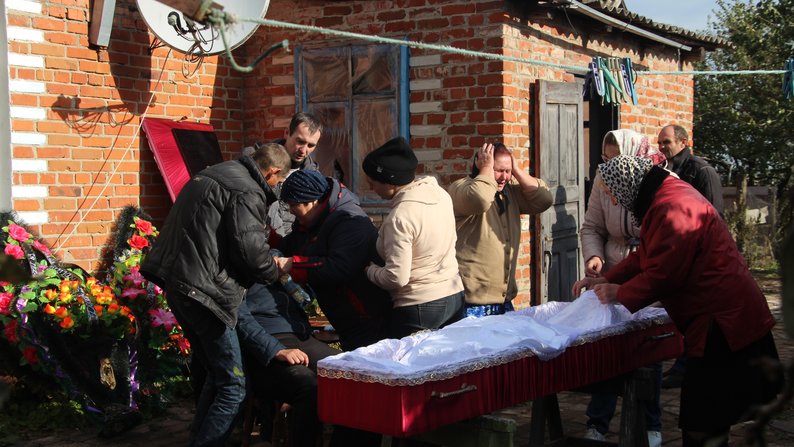 В Угроїдах поховали 13-річну дівчину, яка загинула через російський обстріл