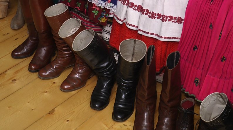 У музеї старожитностей у Фитькові на Франківщині зберігається приблизно 50 пар старовинного взуття