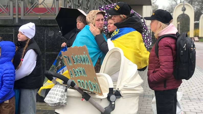 В Івано-Франківську провели мирну акцію на підтримку військовополонених