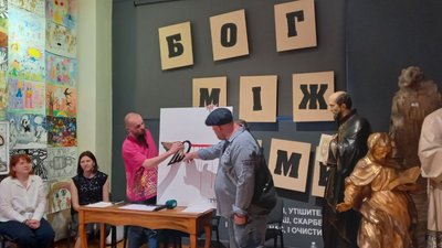 "Слова, які набули змісту": Нікіта Тітов представив у Франківську виставку графіки