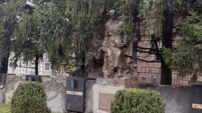 Пам'ятник радянському солдату у Рокитному